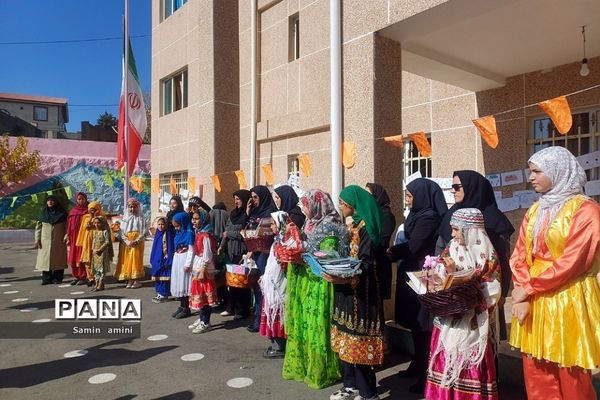 برگزاری جشن هفته کتاب و کتاب خوانی در مدرسه امام رضا(ع)  مهرآباد رودهن