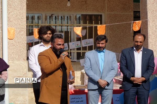 برگزاری جشن هفته کتاب و کتاب خوانی در مدرسه امام رضا(ع)  مهرآباد رودهن
