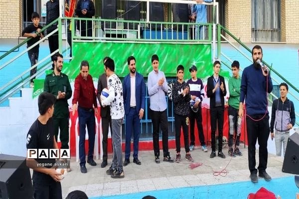 جشن تجلیل از دانش‌آموزان آموزشگاه امام مهدی ناحیه یک بهارستان