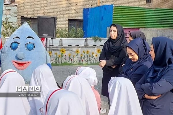 جشن «آب بهتر است یا ثروت؟» در دبستان دخترانه سما۲ رودهن