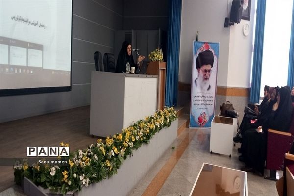 کارگاه آموزشی مراقبین و رابطین سلامت وپیشگیری از آسیب های اجتماعی