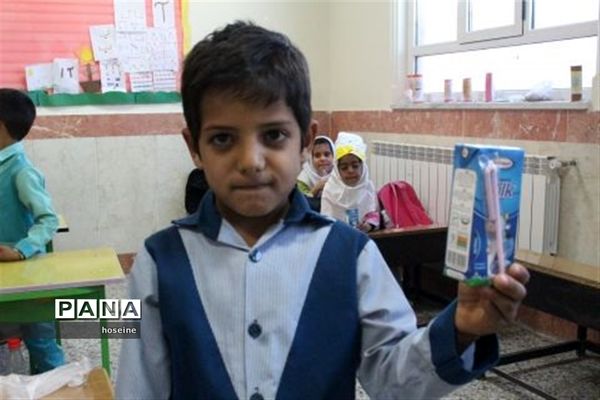 آغاز توزیع شیر در مدارس خراسان جنوبی
