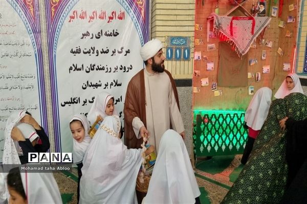 آشنایی دانش‌آموزان پایه دوم با مسجد محله و احکام دین جهت ادای نماز