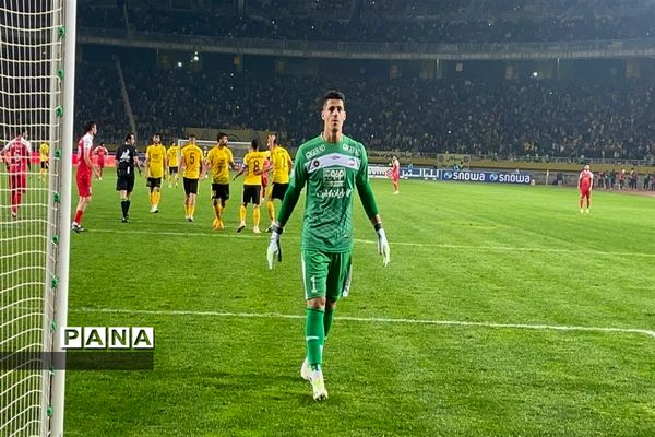 دیدار تیم‌های فوتبال سپاهان اصفهان و پرسپولیس تهران