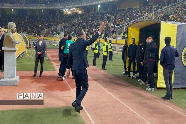 دیدار تیم‌های فوتبال سپاهان اصفهان و پرسپولیس تهران