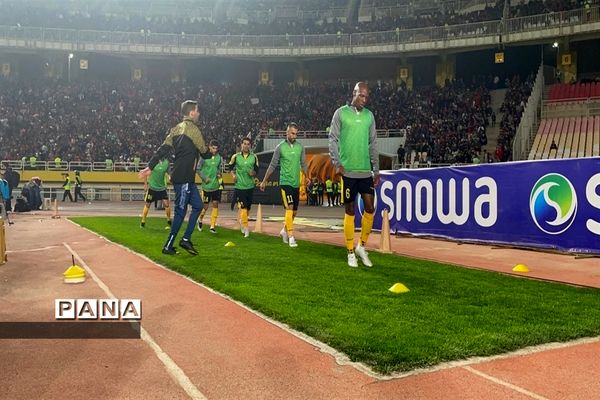 دیدار تیم‌های فوتبال سپاهان اصفهان و پرسپولیس تهران
