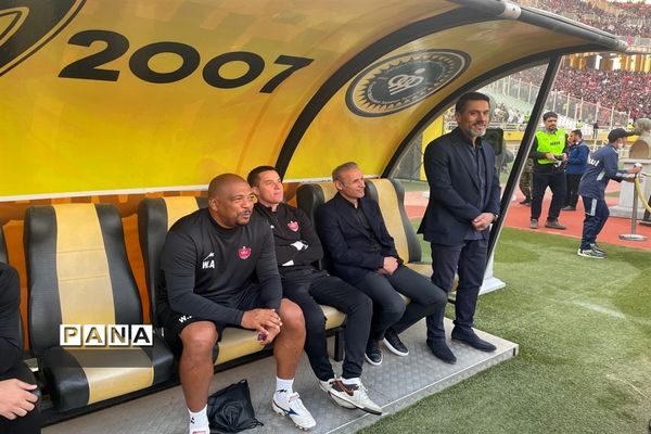 دیدار تیم‌های فوتبال سپاهان اصفهان و پرسپولیس تهران