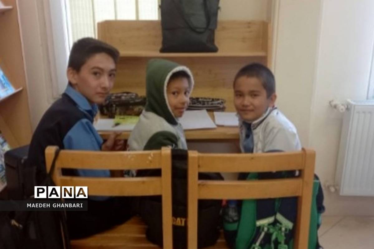 بازدید دانش‌آموزان دبستان شهید رحمانی از کتابخانه کرشت شهرستان پردیس‌