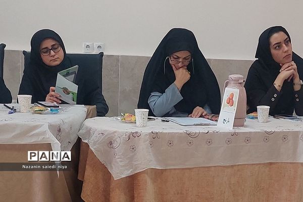 دومین کارگاه آموزش درس فارسی پایه اول ابتدایی در آموزش و پرورش رودهن‌