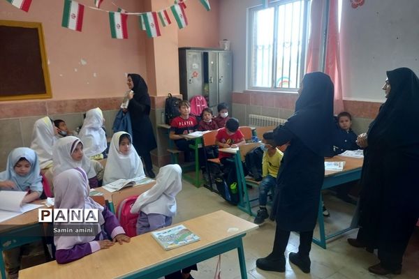 بازدید کارشناس آموزش ابتدایی و راهبر پایه اول از سه مدرسه ابتدایی رودهن