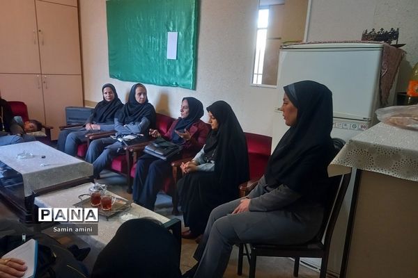 بازدید کارشناس آموزش ابتدایی و راهبر پایه اول از سه مدرسه ابتدایی رودهن