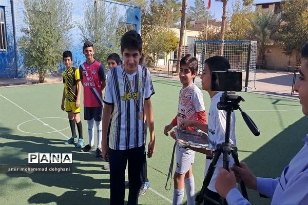 جام فوتبال درون‌مدرسه ای به‌مناسبت هفته بسیج دانش‌آموزی
