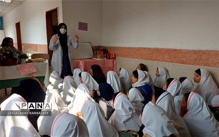 جلسه آموزش بهداشت دوران بلوغ در دبستان دخترانه قیام کهریزک/فیلم