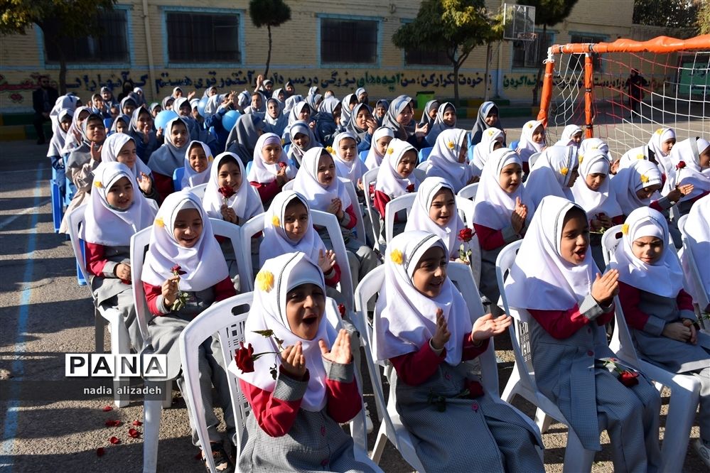 آیین توزیع شیر رایگان در مدارس خراسان رضوی