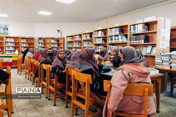 بازدید دانش‌آموزان استان مرکزی از کتابخانه به‌مناسبت هفته کتابخوانی