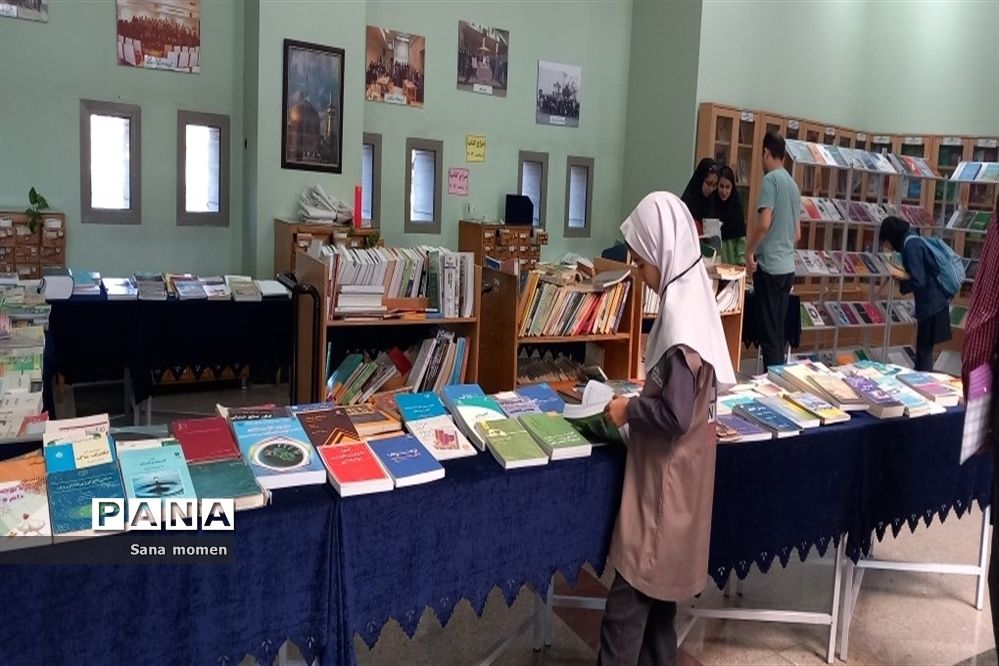 بازدیداز کتابخانه مرکزی دانشگاه فردوسی به‌مناسبت هفته کتاب وکتابخوانی