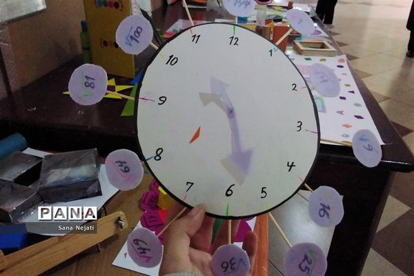 نمایشگاه دست سازهای ریاضی در دبیرستان شاهد فیض