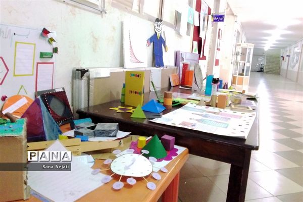 نمایشگاه دست سازهای ریاضی در دبیرستان شاهد فیض
