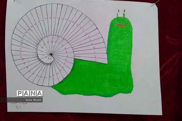 نمایشگاه دست سازهای ریاضی در دبیرستان شاهد فیض