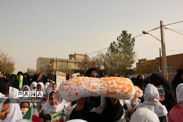 راهپیمایی محکومیت جنایات رژیم کودک کش اسرائیل در شهرستان بام و صفی آباد