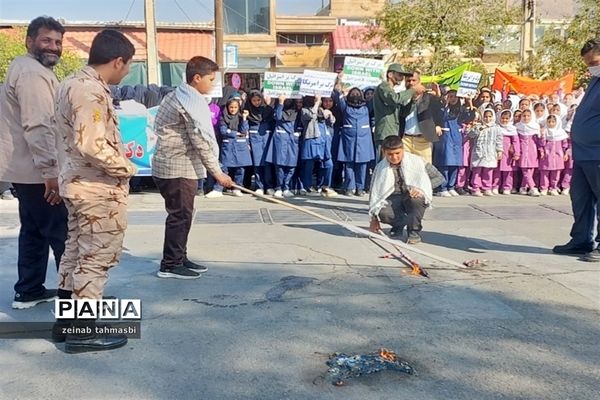 تجمع دانش‌آموزان و فرهنگیان سروستانی در  حمایت از کودکان غزه