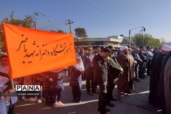 تجمع دانش‌آموزان و فرهنگیان سروستانی در  حمایت از کودکان غزه