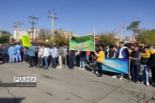 تجمع دانش‌آموزان و فرهنگیان سروستانی در  حمایت از کودکان غزه