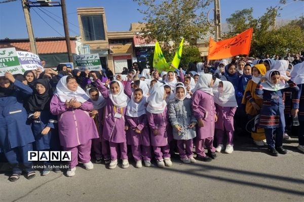 تجمع دانش‌آموزان و فرهنگیان سروستانی در  حمایت از کودکان غزه