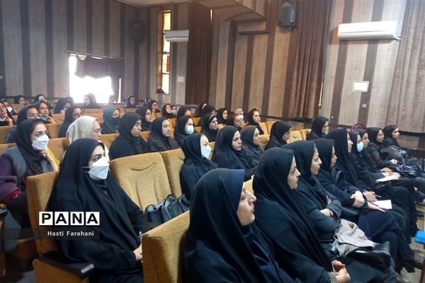 اولین کارگاه توانمند‌سازی مربیان مراکز پیش‌دبستانی در شهرستان‌قرچک