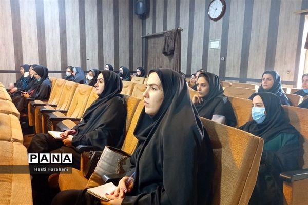 اولین کارگاه توانمند‌سازی مربیان مراکز پیش‌دبستانی در شهرستان‌قرچک