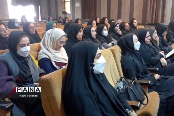 اولین کارگاه توانمند‌سازی مربیان مراکز پیش‌دبستانی در شهرستان‌قرچک