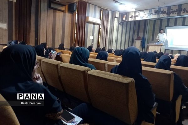 اولین کارگاه توانمند‌سازی مربیان مراکز پیش‌دبستانی در شهرستان‌قرچک