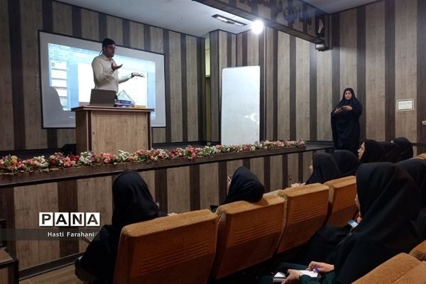 اولین کارگاه توانمند‌سازی مربیان مراکز پیش‌دبستانی در شهرستان‌قرچک