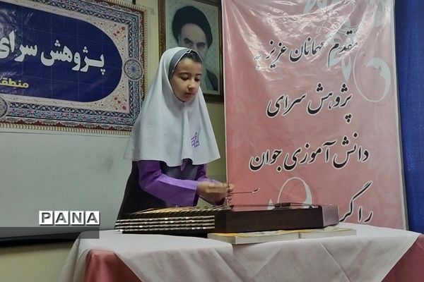 تقدیر از مقام آوران پژوهش‌سرای دانش‌آموزی‌‌ جوان دختران شهرستان شهریار