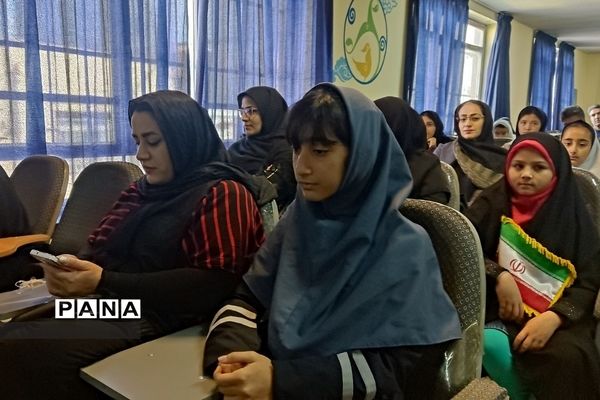 تقدیر از مقام آوران پژوهش‌سرای دانش‌آموزی‌‌ جوان دختران شهرستان شهریار