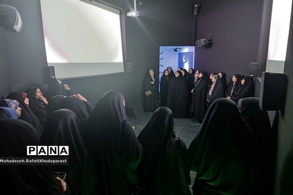 بازدید دانشجویان دانشگاه میبد از نمایشگاه مفهومی زیارت و نمایشگاه گوهرشاد در بوستان وحدت مشهد