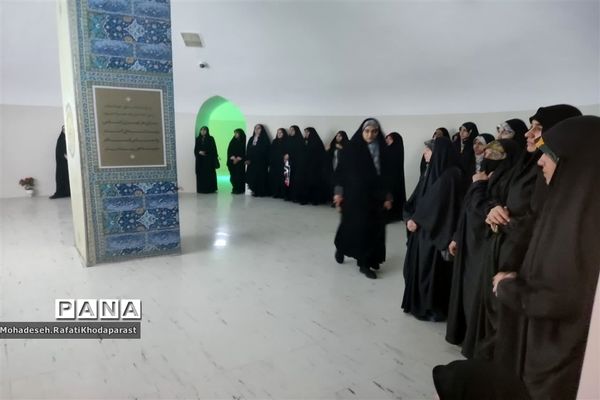 بازدید دانشجویان دانشگاه میبد از نمایشگاه مفهومی زیارت و نمایشگاه گوهرشاد در بوستان وحدت مشهد