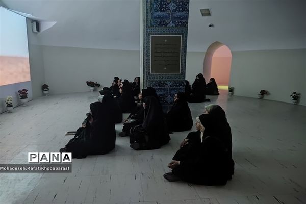 بازدید دانشجویان دانشگاه میبد از نمایشگاه مفهومی زیارت و نمایشگاه گوهرشاد در بوستان وحدت مشهد