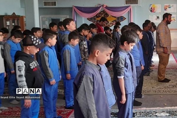 برپایی نماز جماعت در مدارس قیامدشت در راستای اجرای طرح نورچشم