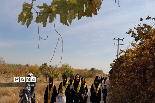 حضور دانش‌آموزان عضو سازمان دانش‌آموزی در بوستان امام و شهدا در روز حماسه مردم اصفهان