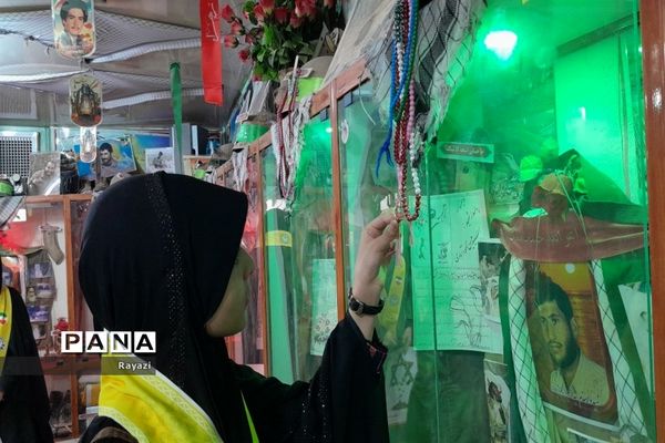 حضور دانش‌آموزان عضو سازمان دانش‌آموزی در بوستان امام و شهدا در روز حماسه مردم اصفهان