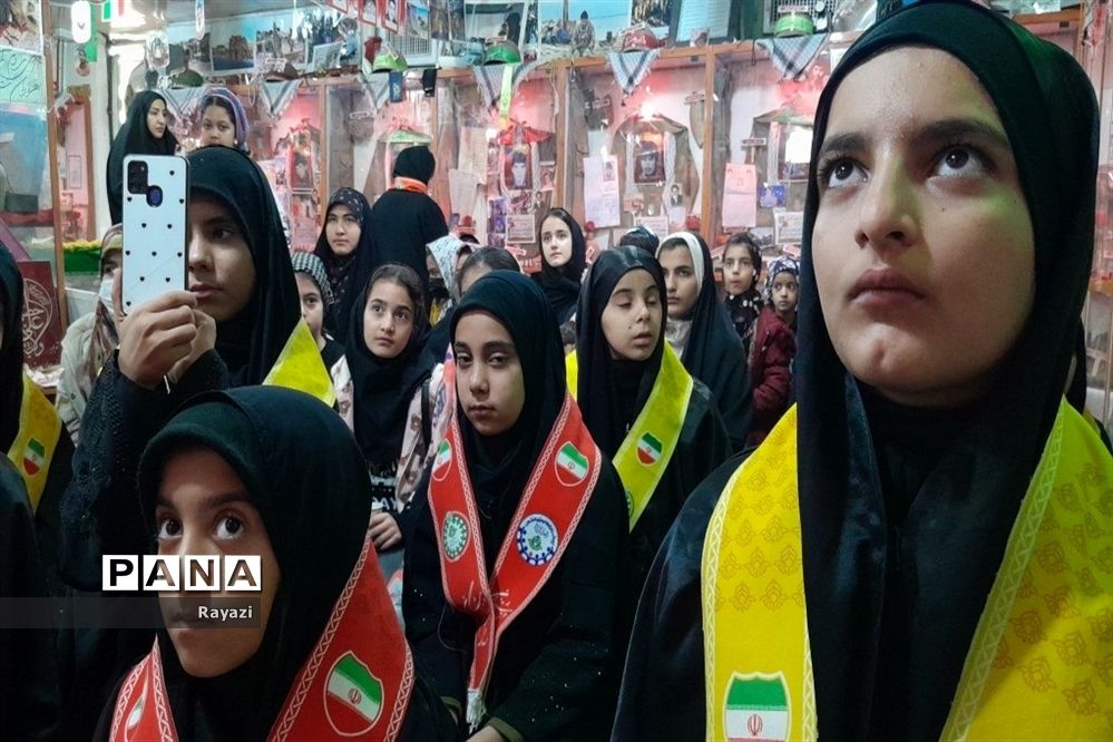 حضور دانش‌آموزان عضو سازمان دانش‌آموزی در بوستان امام و شهدا در روز حماسه مردم اصفهان