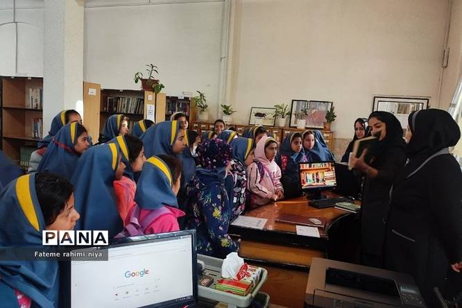 بازدید دانشآموزان دبستان کوثر و شهید سجادیان رودهن از کتابخانه رودهن