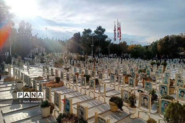 حضور مردم شهید‌پرور اصفهانی به مناسبت روز اصفهان در گلستان شهدا