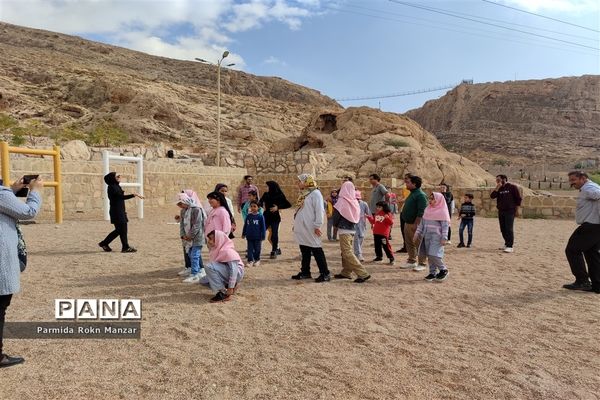 پیاده‌روی خانوادگی درشیراز