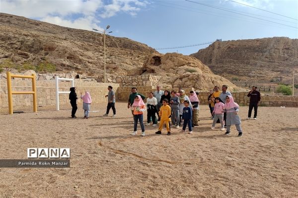 پیاده‌روی خانوادگی درشیراز