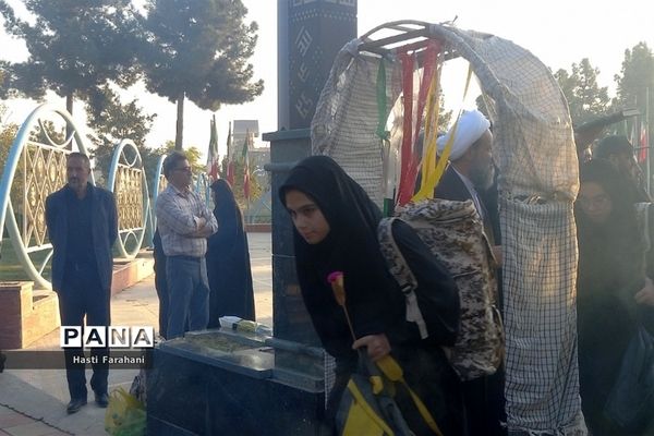 اعزام دانش‌آموزان دختر شهرستان‌قرچک به اردوی راهیان نور