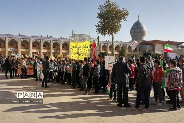 اجتماع دانش‌آموزان و فرهنگیان شیراز در حمایت از مردم مظلوم غزه