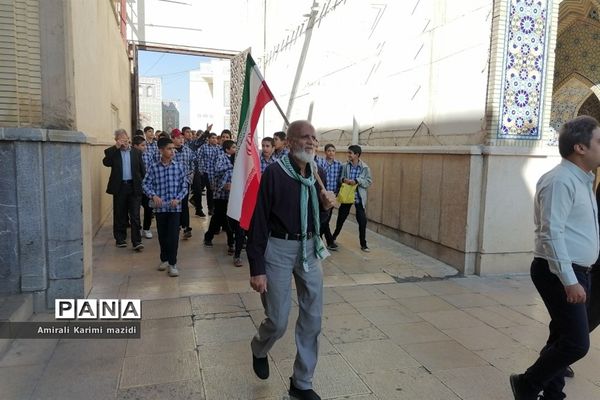 اجتماع دانش‌آموزان و فرهنگیان شیراز در حمایت از مردم مظلوم غزه