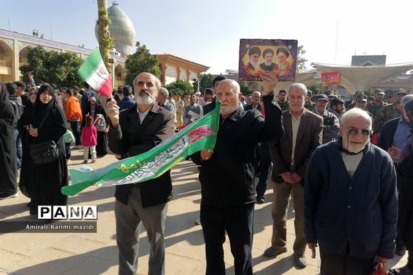 اجتماع دانش‌آموزان و فرهنگیان شیراز در حمایت از مردم مظلوم غزه